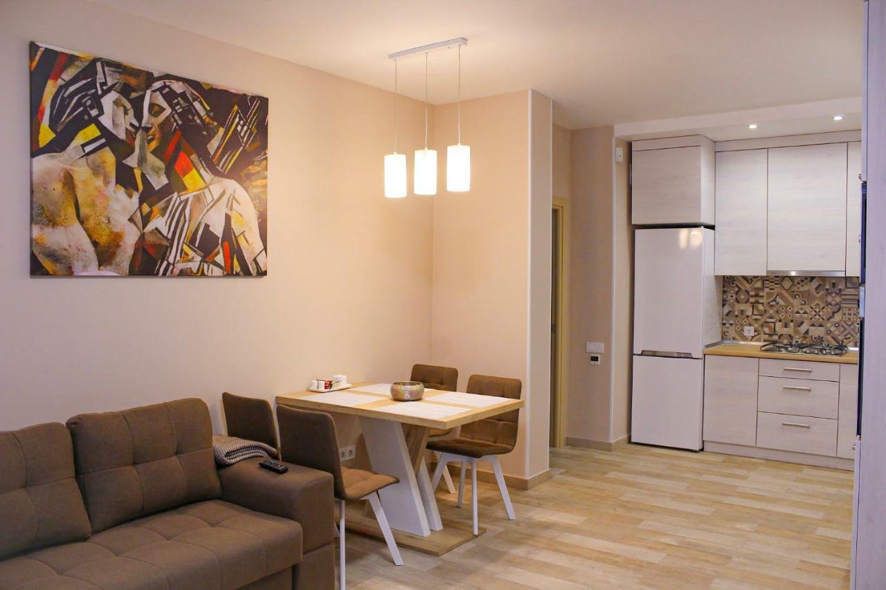New Chornovola Apartment リヴィウ エクステリア 写真